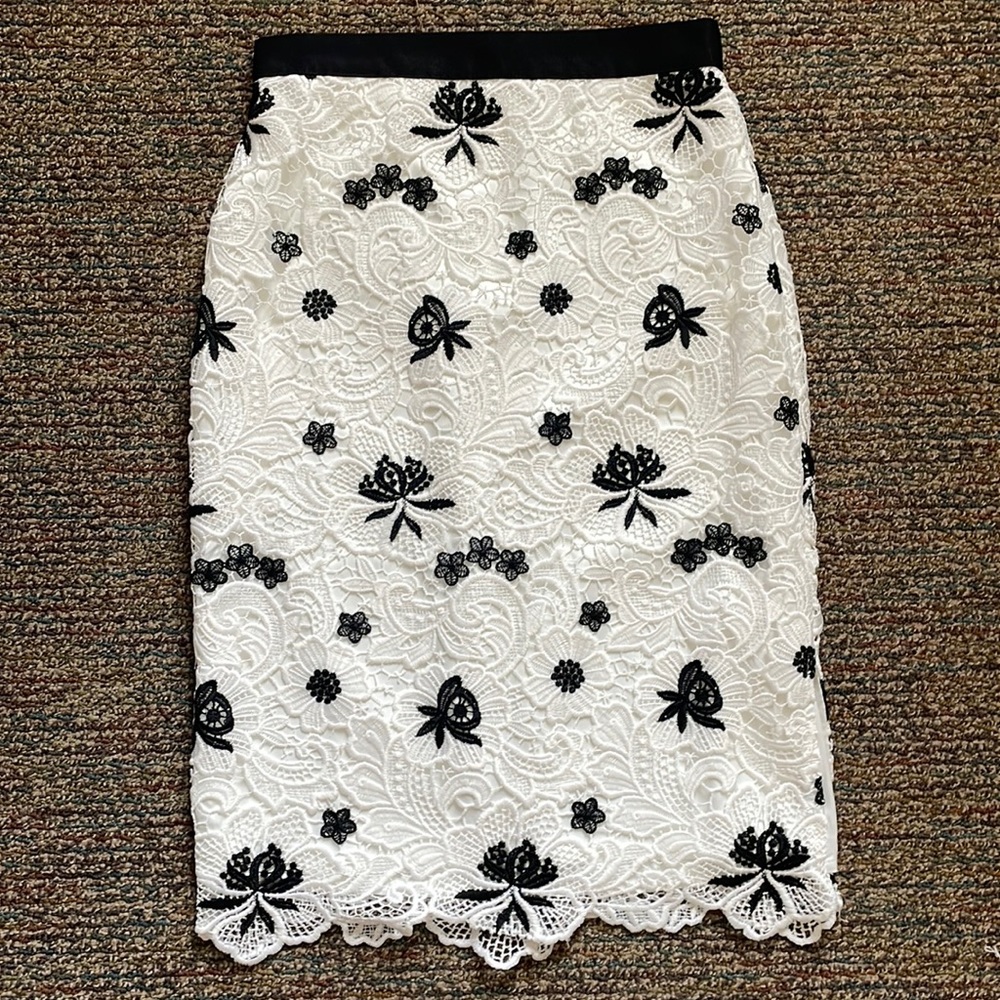 White House Black Market Floral Lace Pencil Skirt